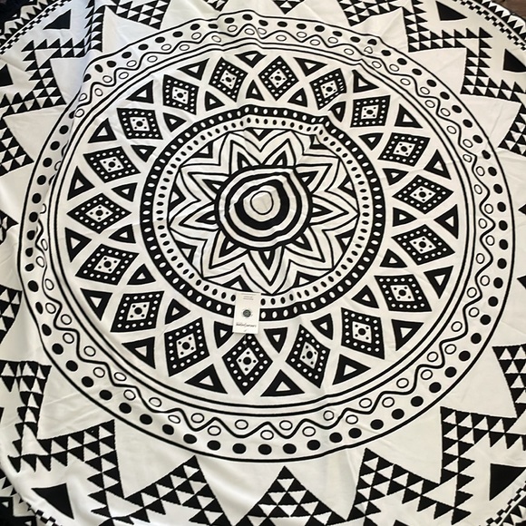 🔴SOLD-Linum Home Textiles Table Cloth - Picture 2 of 8